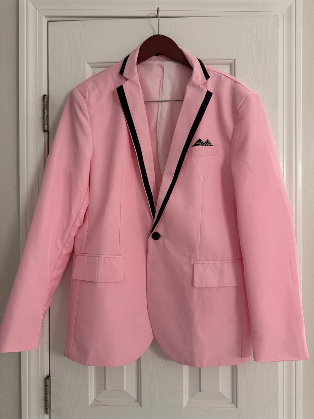 Men's Lg Pink Blazer with Black Trim & Black Tie